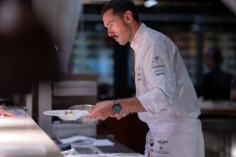 Lo Chef Enrico Marmo Porta La