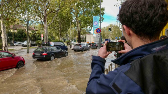 Maltempo A Milano Il Seveso E