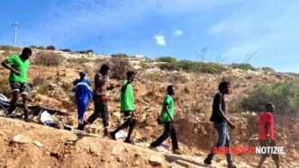 Maxi Arrivo Di Migranti A Lamp