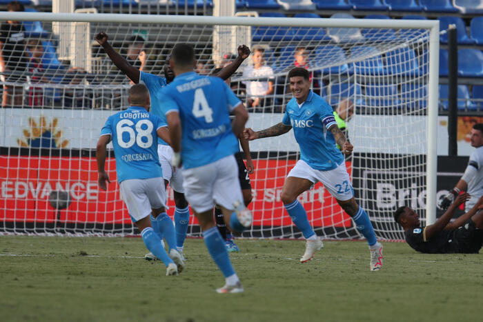 Napoli Trionfa A Cagliari Pok