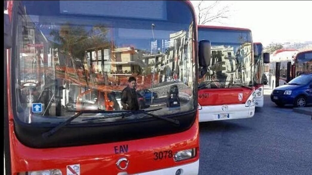 Napoli Un Autista Di Autobus