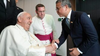 Papa Francesco Atterra A Singa