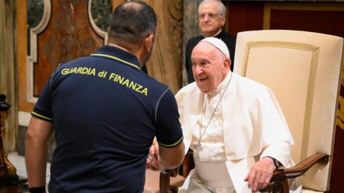 Papa Francesco Incontra 300 Mi