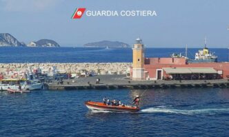 Ponza Due Turisti Tedeschi Sf