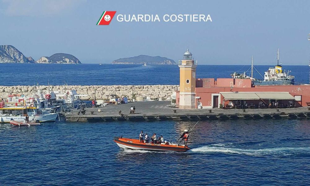Ponza Due Turisti Tedeschi Sf