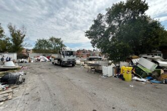 Roma Chiude Il Campo Nomadi Di