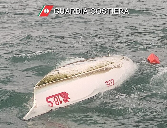 Salvataggio In Mare Tre Uomin