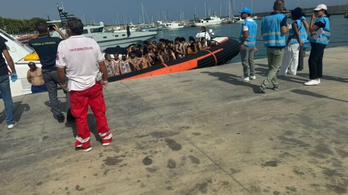 Sbarco Di Migranti A Roccella