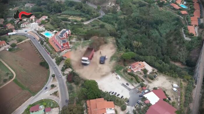 Scoperta Discarica Abusiva A S