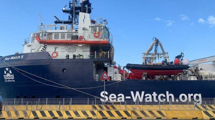 Sea Watch 5 Approda A Civitave
