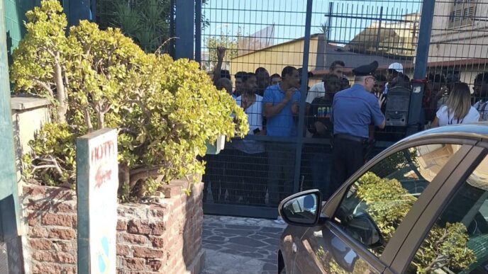 Tensione Ad Arzano Protesta D