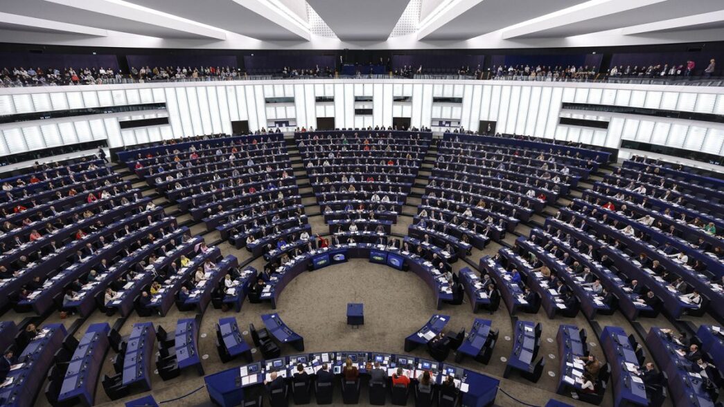 Ultimatum In Parlamento Europe
