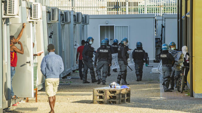 A Milano2C Due Migranti Si Cost
