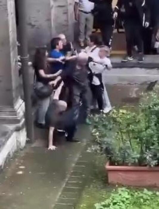 Aggressione Al Dipartimento Di 1
