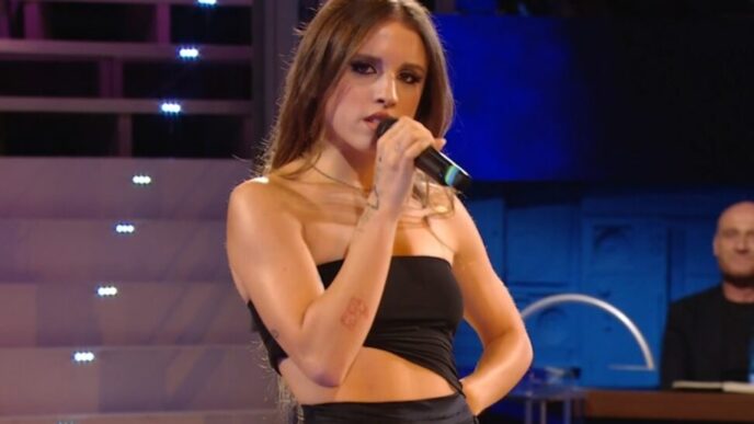 Angelina Mango Sospende Concer