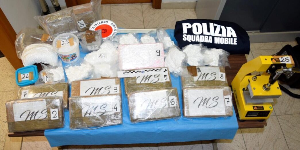 Blitz Della Polizia A Cisterna