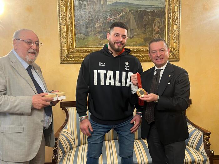 Campione Paralimpico Di Potenz