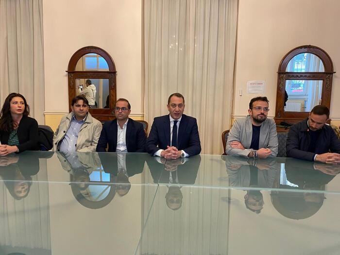 Critiche Alla Chiusura Degli I