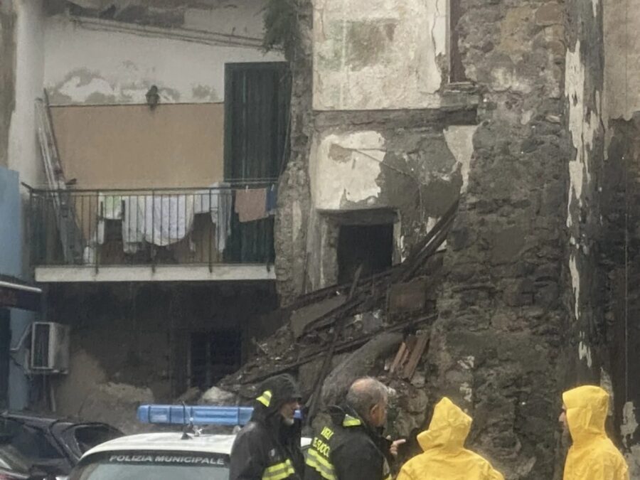 Crollo Di Un Palazzo Storico A