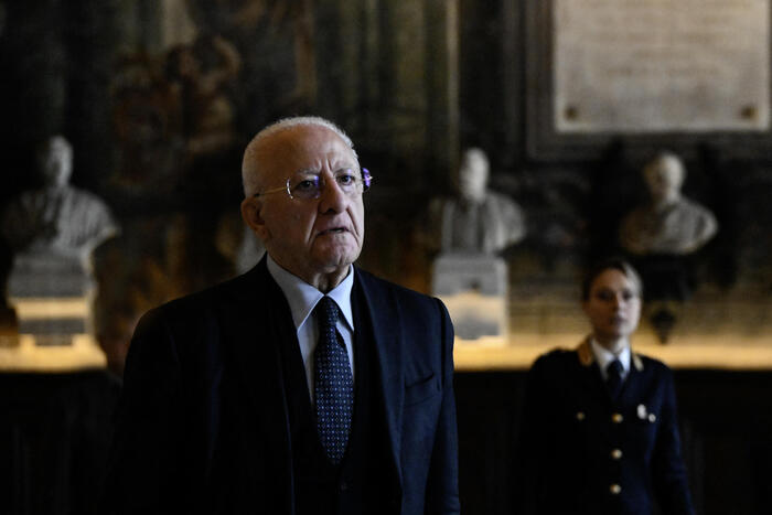 De Luca Critica La Manovra Di