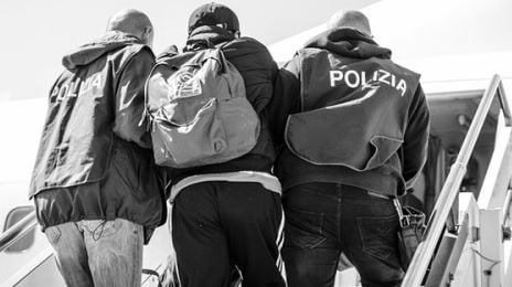 Espulsione Di Un Cittadino Mar