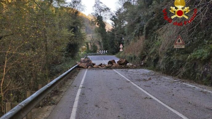 Frana Blocca La Strada Provinc