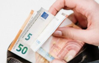Il Comune Di Giugliano Scosso