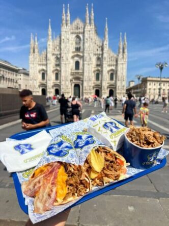 Inaugurazione Del Primo Store