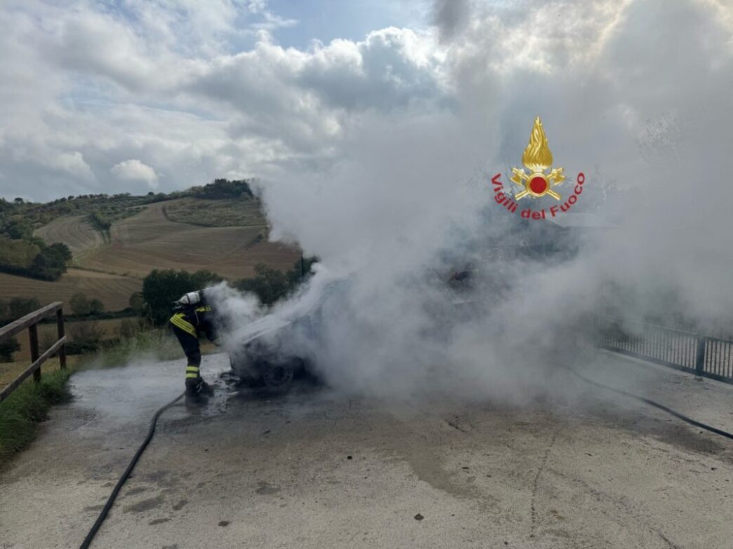 Incendio Di Une28099Auto A Spoltore