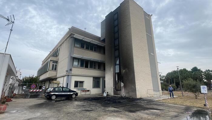 Incendio Distrugge Due Auto De