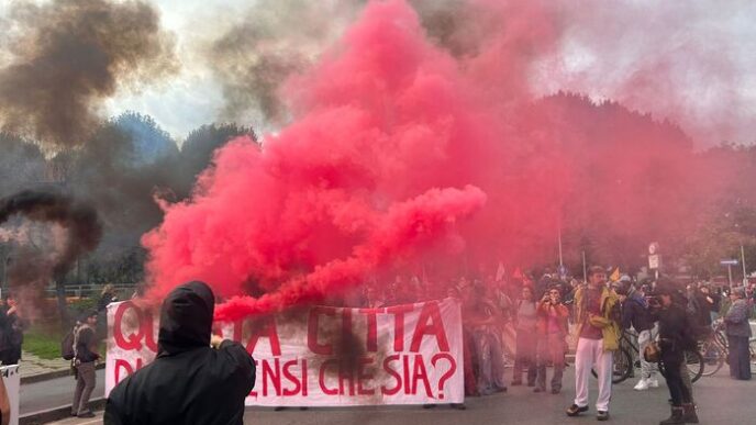 Milano In Fermento3A Corteo Con