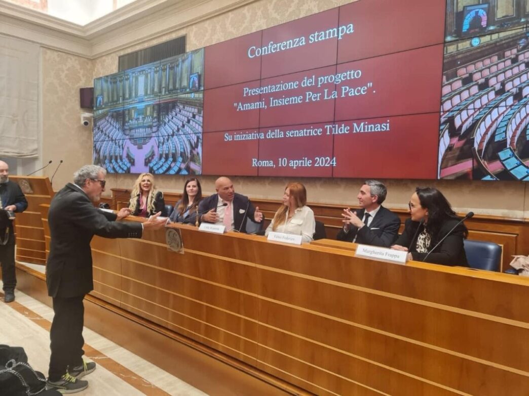 Presentazione Di A.ma .M.i.3A Un