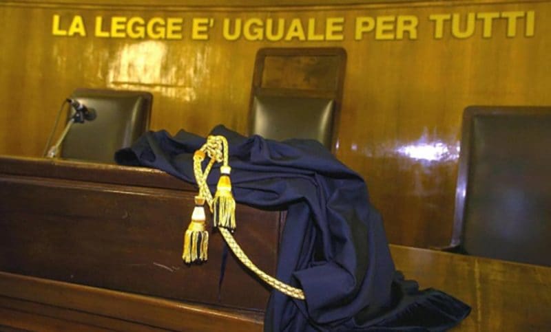 Processo Per Molestie In Media