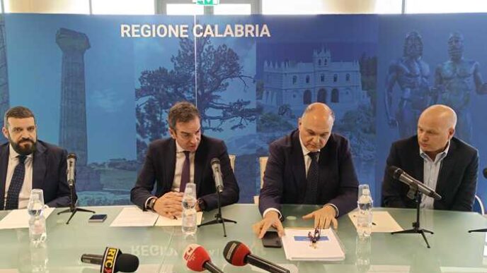 Roberto Occhiuto Presenta Il P