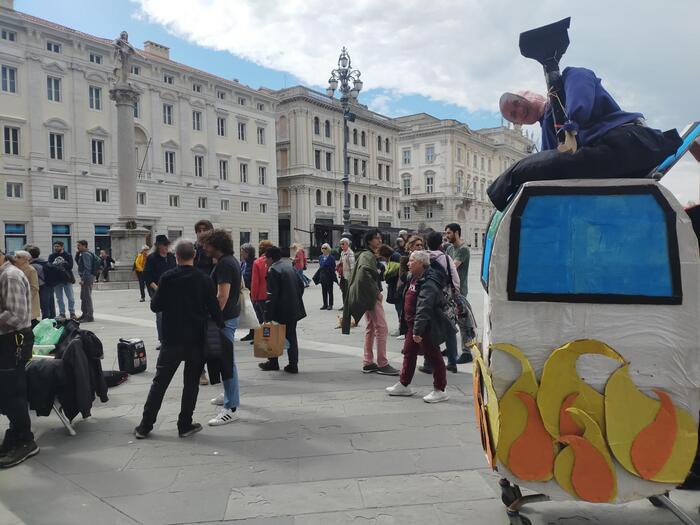 Trieste In Piazza Contro La Ca