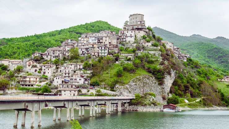 A Due Passi Da Roma Una Perla Medievale “In Bilico” Sul Lago: Dove Visitare La Meraviglia Laziale 5 Dove Visitare La Meraviglia Laziale