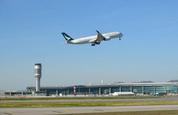 Aeroporto Di Hong Kong3A Le Tre