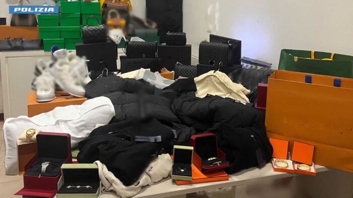 Arrestati Cinque Giovani Ameri
