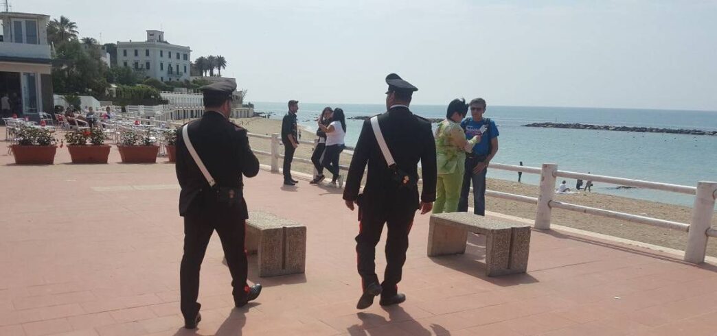 Arrestati Due Cittadini Per Re