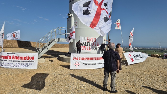 Attivisti Sardi Occupano Impia