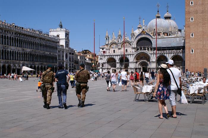 Aumento Delle Forze Di Polizia
