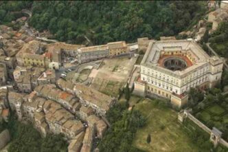 Borgo Che Si Erge Maestoso Nella Provincia Di Viterbo