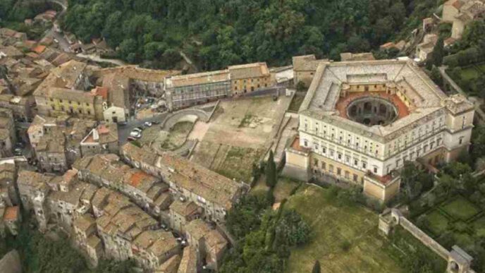 Borgo Che Si Erge Maestoso Nella Provincia Di Viterbo