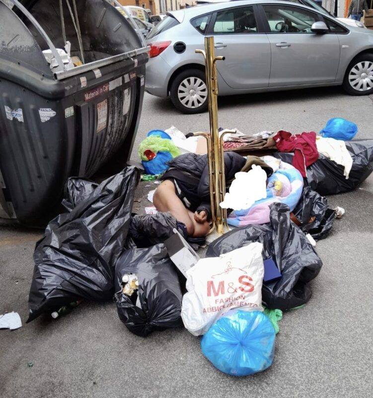 Cassonetto Della Spazzatura A