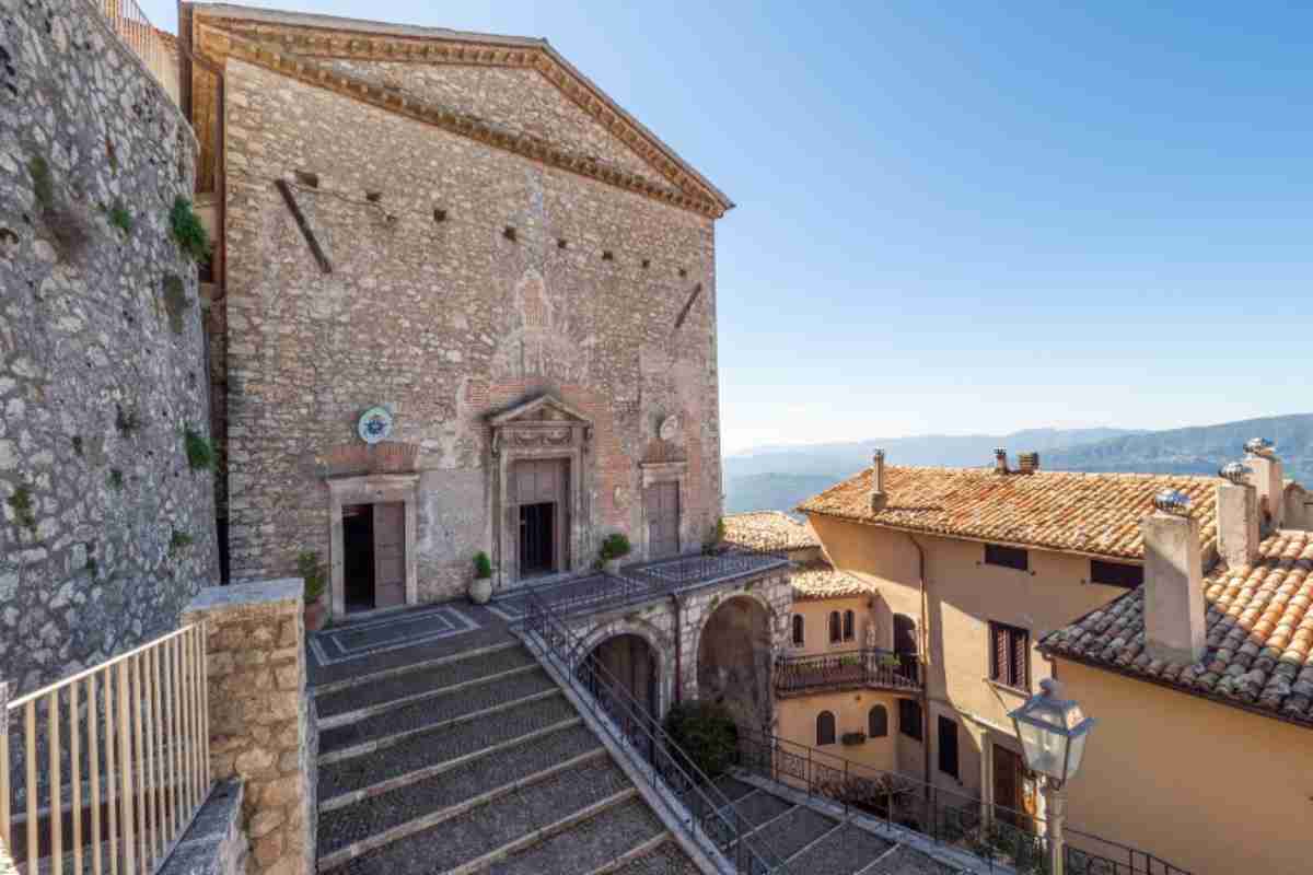 È Un Piccolo Borgo Della Provincia Di Roma, Ma Che Ha Attratto A Sé Molti Artisti Del Mondo: Uno Spettacolo Ad Occhi Aperti 5 Cervara Di Roma, Lazio