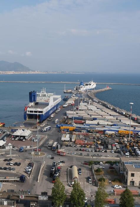Clandestini Trovati Su Nave Tu