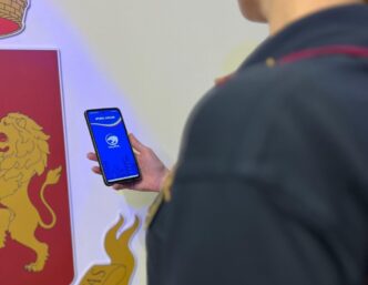 Collaborazione Tra Polizia E C