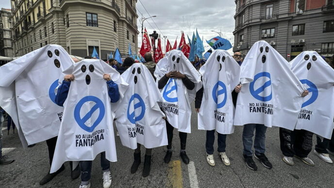 Corteo A Napoli Contro La Prec