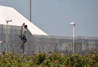 Corteo Di Migranti A Bari3A Ric
