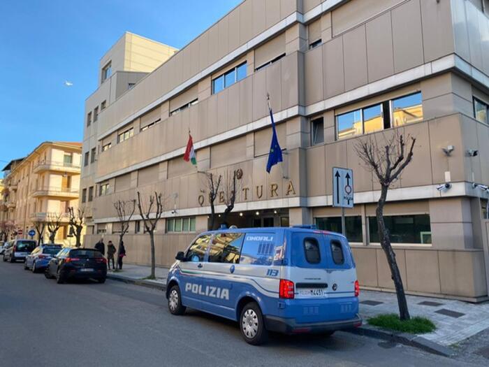 Cosenza3A Divieto Di Avviciname